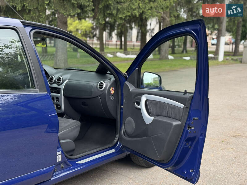 Хэтчбек Dacia Sandero 2010 в Умани