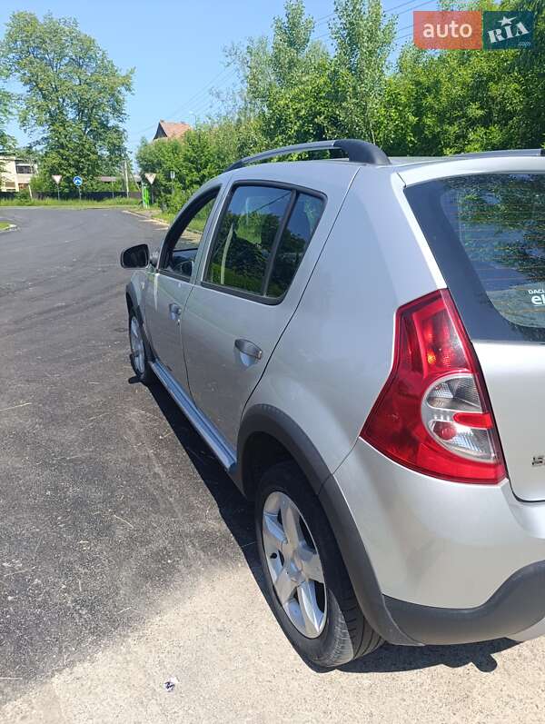 Хэтчбек Dacia Sandero 2011 в Ивано-Франковске