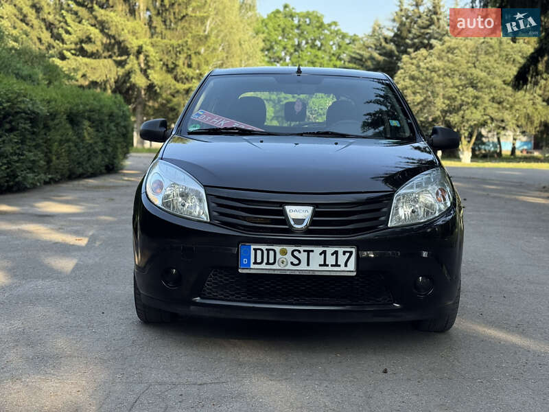 Хэтчбек Dacia Sandero 2010 в Умани