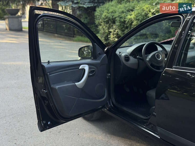 Хэтчбек Dacia Sandero 2010 в Умани