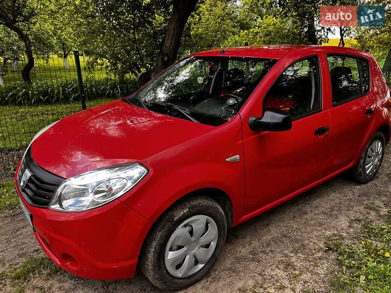Хэтчбек Dacia Sandero 2009 в 