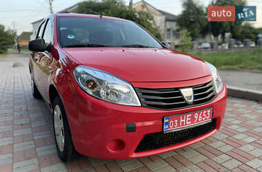 Хэтчбек Dacia Sandero 2009 в Хороле