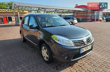 Хетчбек Dacia Sandero 2009 в Рівному