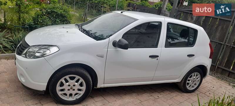 Dacia Sandero 2011