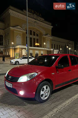 Хэтчбек Dacia Sandero 2010 в Ровно