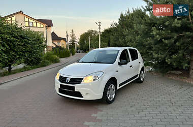 Хетчбек Dacia Sandero 2009 в Чернівцях