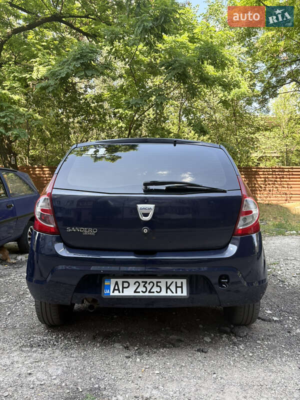 Хэтчбек Dacia Sandero 2010 в Запорожье