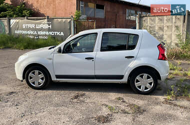 Хетчбек Dacia Sandero 2009 в 