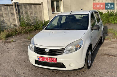 Хетчбек Dacia Sandero 2009 в 