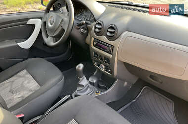 Хетчбек Dacia Sandero 2009 в 