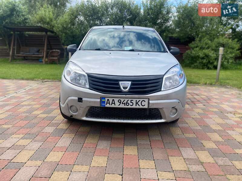 Хетчбек Dacia Sandero 2009 в Києві
