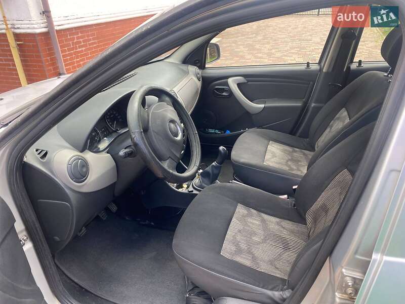 Хетчбек Dacia Sandero 2009 в Києві