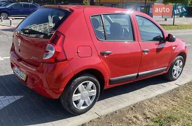 Хэтчбек Dacia Sandero 2009 в 