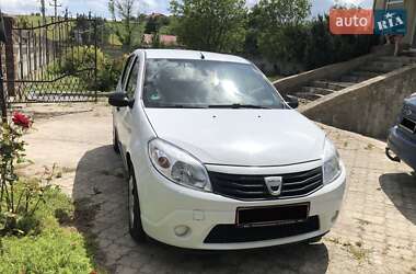 Хетчбек Dacia Sandero 2010 в Рівному