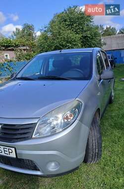 Хэтчбек Dacia Sandero 2008 в Чернигове