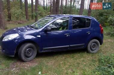 Хэтчбек Dacia Sandero 2009 в Золочеве