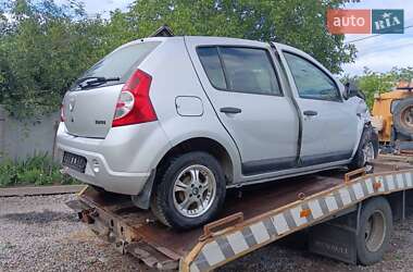 Хэтчбек Dacia Sandero 2008 в Яготине