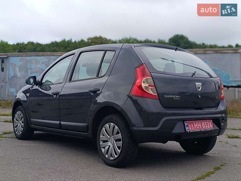 Хэтчбек Dacia Sandero 2009 в Виннице