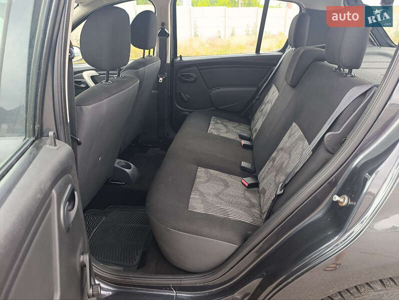 Хэтчбек Dacia Sandero 2009 в Виннице