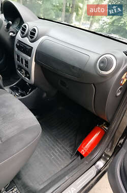 Хэтчбек Dacia Sandero 2009 в 