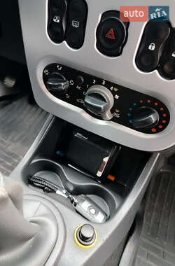 Хэтчбек Dacia Sandero 2009 в 