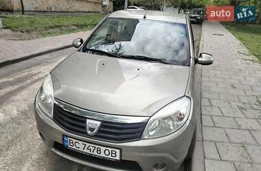 Хетчбек Dacia Sandero 2009 в Львові
