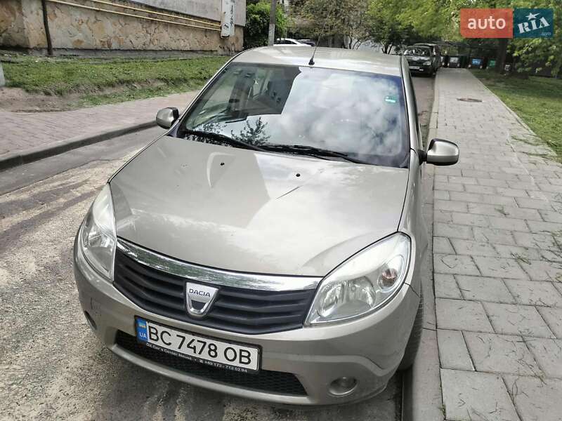 Хетчбек Dacia Sandero 2009 в Львові