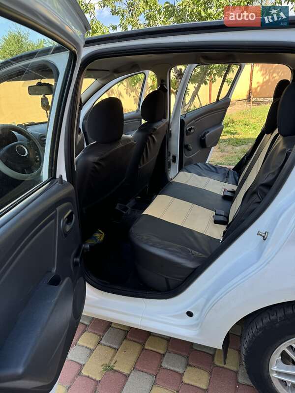 Хэтчбек Dacia Sandero 2009 в Мукачево