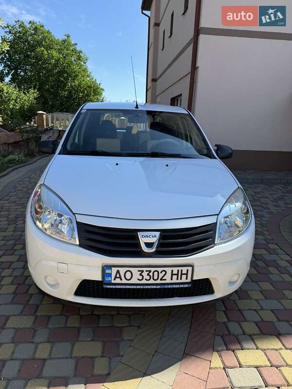 Хэтчбек Dacia Sandero 2009 в Мукачево