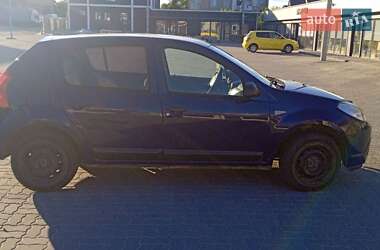Хэтчбек Dacia Sandero 2009 в Золочеве
