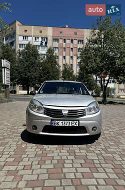 Хэтчбек Dacia Sandero 2009 в Ровно