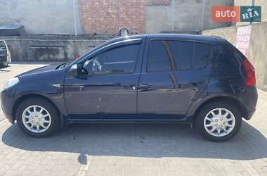 Хэтчбек Dacia Sandero 2009 в 