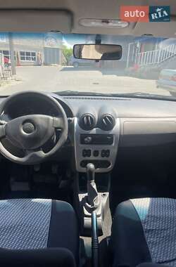 Хэтчбек Dacia Sandero 2009 в 