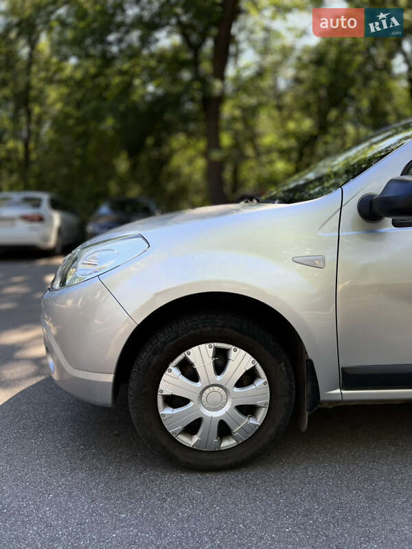 Хетчбек Dacia Sandero 2011 в Новомосковську фото 2 Хетчбек Dacia Sandero 2011 в Новомосковську