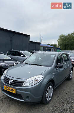 Хэтчбек Dacia Sandero 2009 в Луцке
