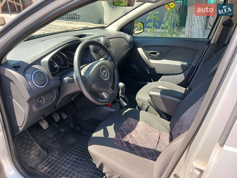 Хэтчбек Dacia Sandero 2014 в Александрие