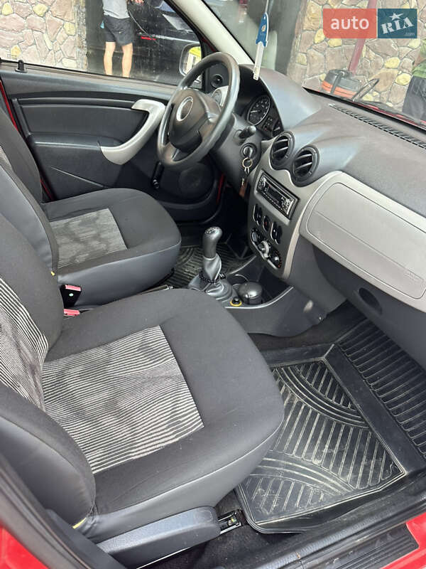 Хэтчбек Dacia Sandero 2010 в Тернополе