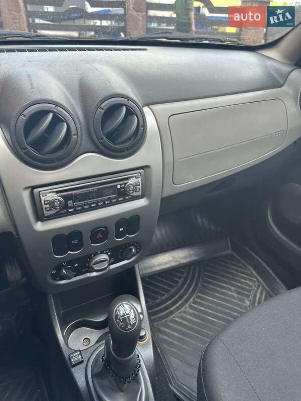 Хэтчбек Dacia Sandero 2010 в Тернополе