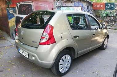 Хэтчбек Dacia Sandero 2008 в Киеве
