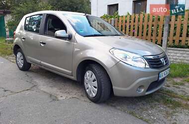 Хетчбек Dacia Sandero 2008 в Києві