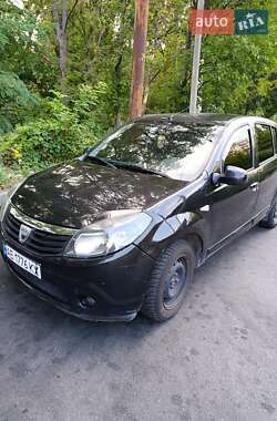 Хэтчбек Dacia Sandero 2010 в 