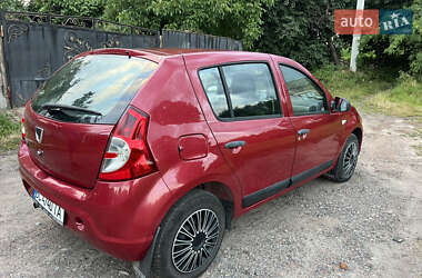 Хэтчбек Dacia Sandero 2010 в 