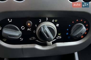 Хэтчбек Dacia Sandero 2010 в 