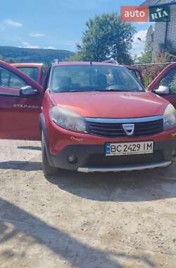 Хэтчбек Dacia Sandero 2010 в 