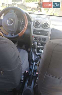 Хэтчбек Dacia Sandero 2010 в 