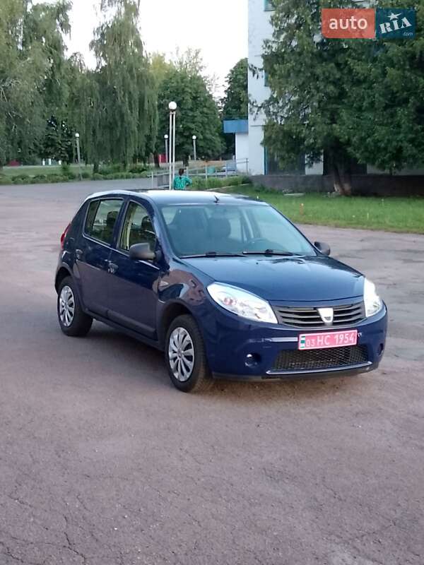 Хэтчбек Dacia Sandero 2009 в Конотопе