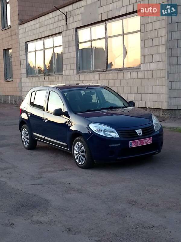Хэтчбек Dacia Sandero 2009 в Конотопе