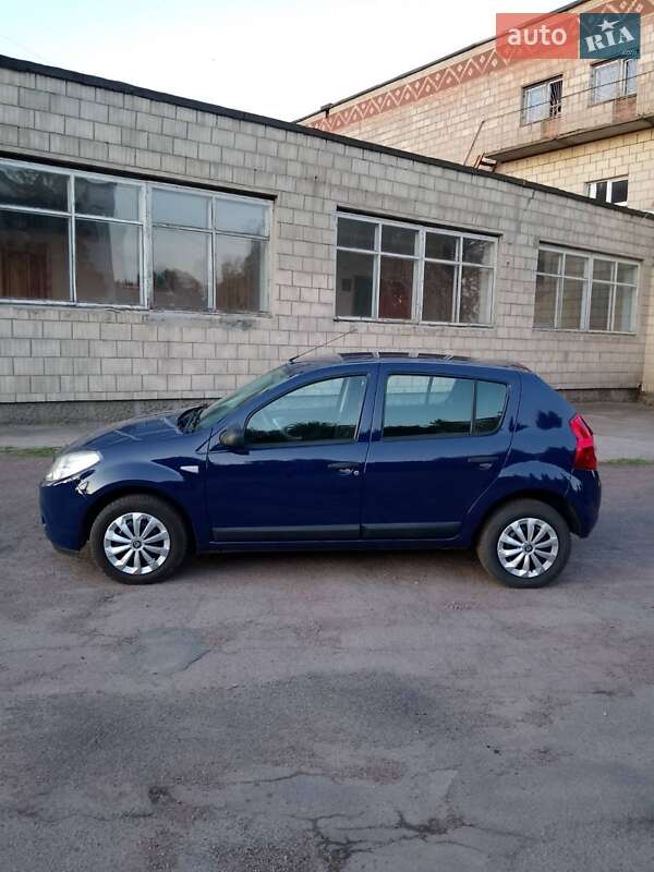 Хэтчбек Dacia Sandero 2009 в Конотопе