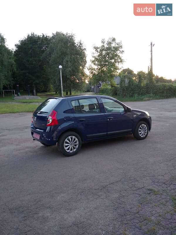 Хэтчбек Dacia Sandero 2009 в Конотопе