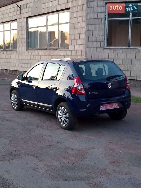 Хэтчбек Dacia Sandero 2009 в Конотопе
